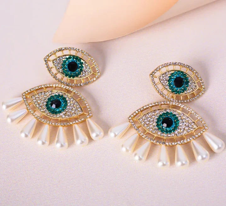 Pretty Eyes Drop Earrings