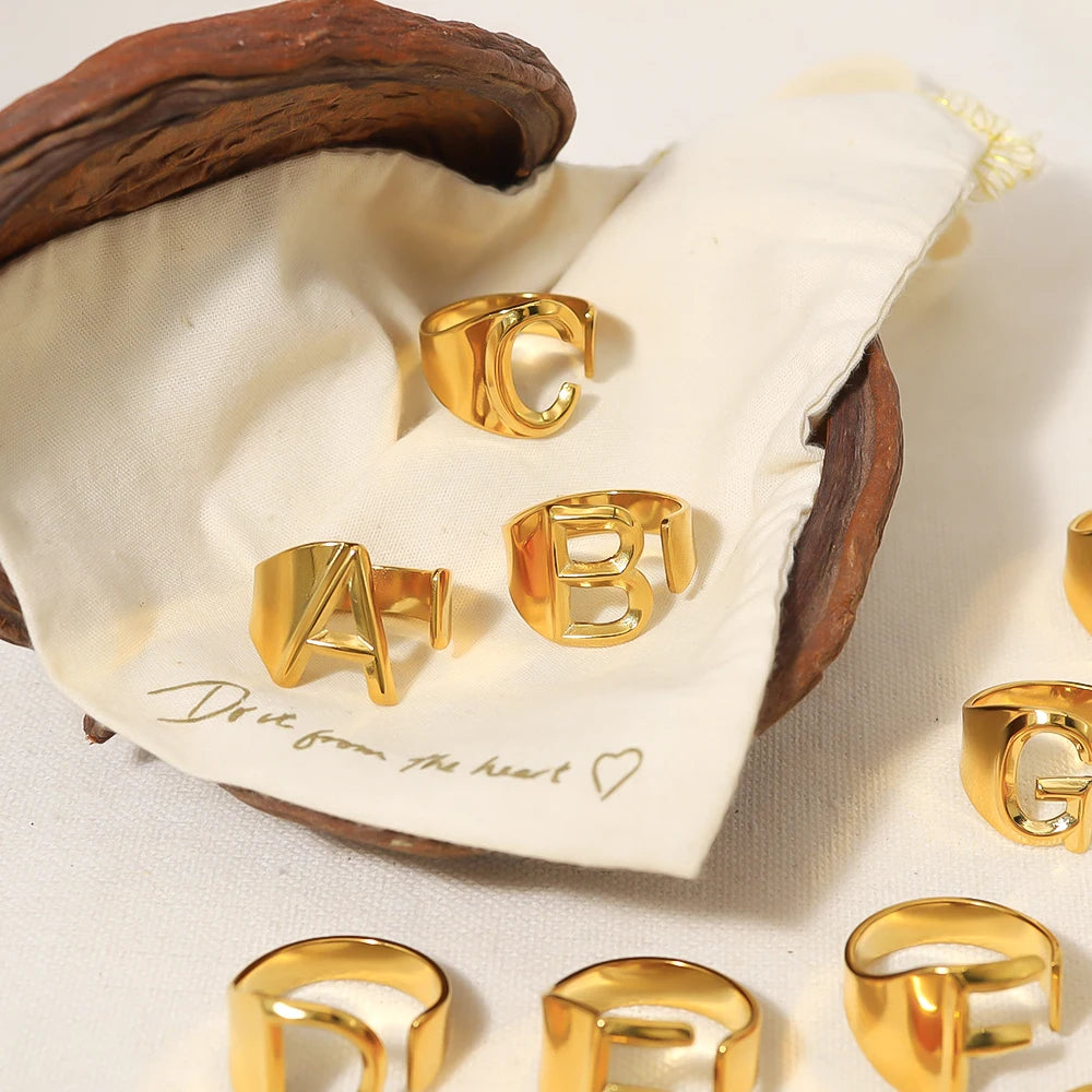 Janis Letter Ring (Gold)