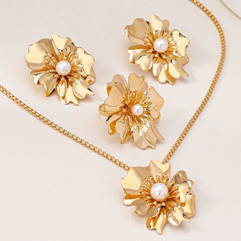 Oversized Floral Necklace Set