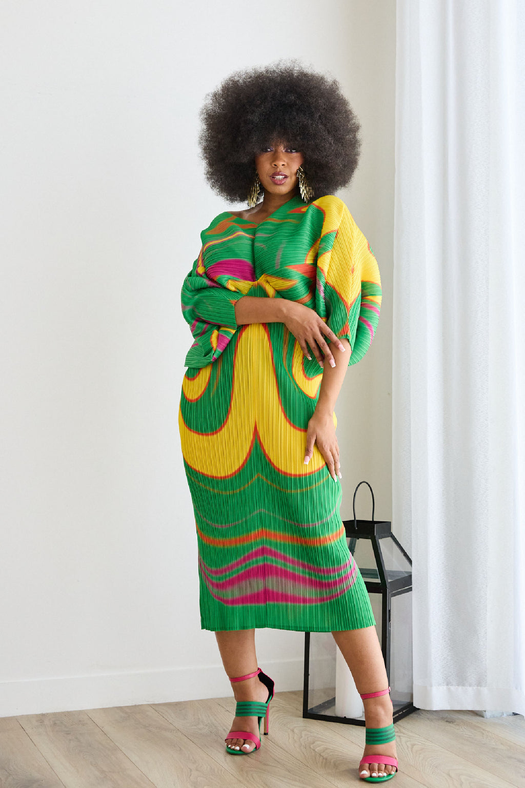 Abstract Vibe Pleated